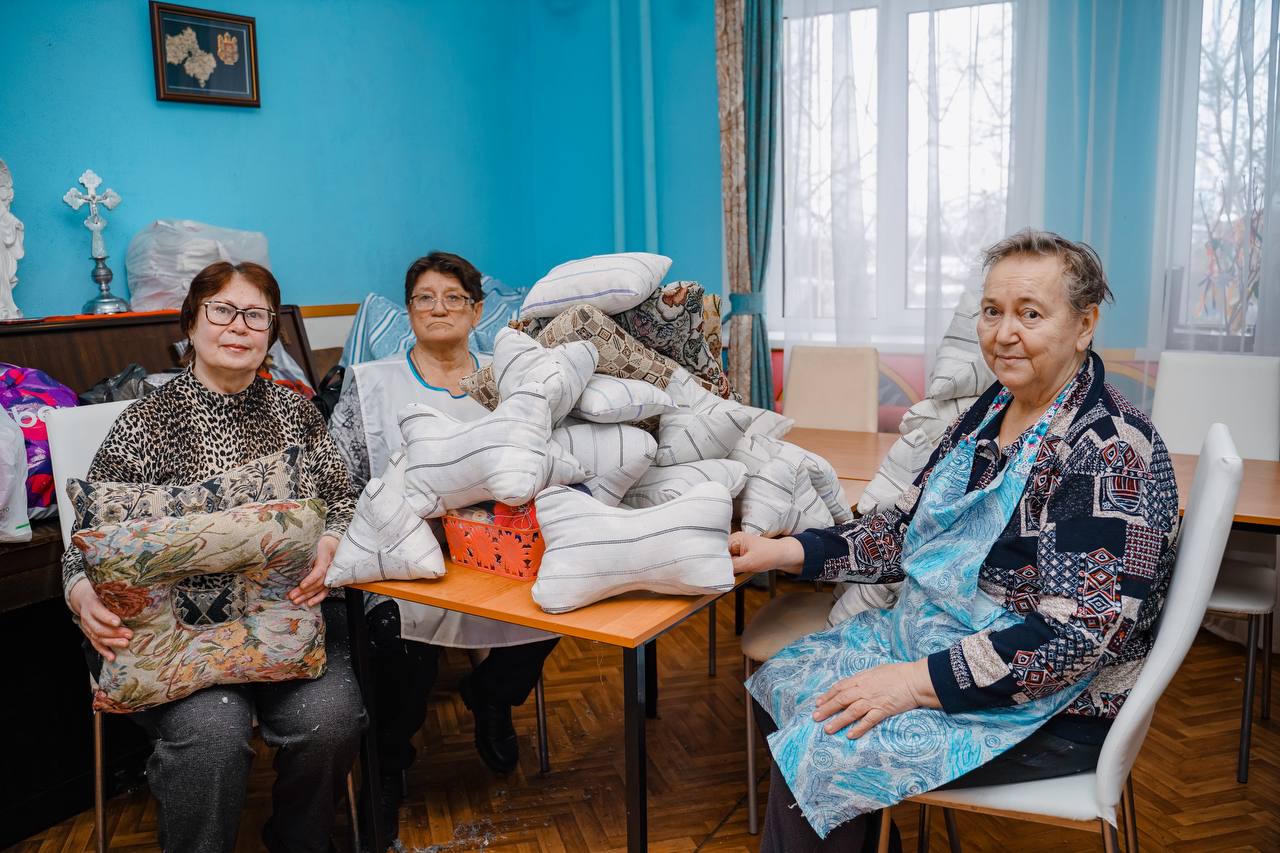 Два года вместе: активные долголеты Дрезны объединили город ради помощи бойцам.